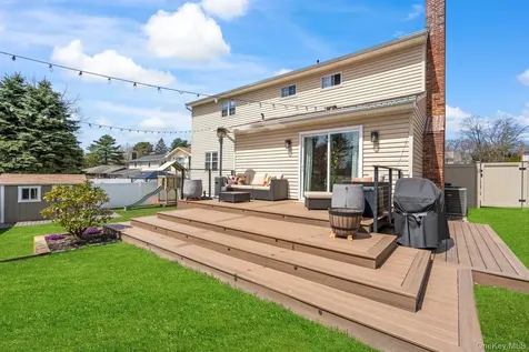 15 Lawrence Court Syosset NY 11791