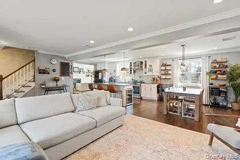15 Lawrence Court Syosset NY 11791