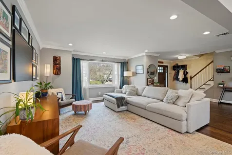 15 Lawrence Court Syosset NY 11791