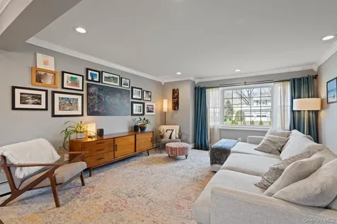 15 Lawrence Court Syosset NY 11791