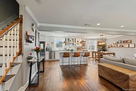 15 Lawrence Court Syosset NY 11791