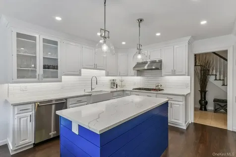 1 Lakeville Court East Hills NY 11576