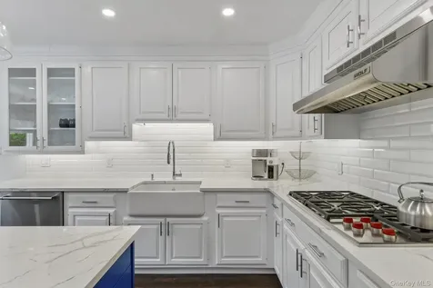 1 Lakeville Court East Hills NY 11576