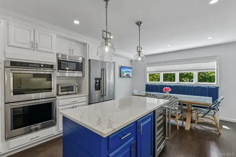 1 Lakeville Court Roslyn NY 11576