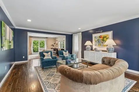 1 Lakeville Court East Hills NY 11576