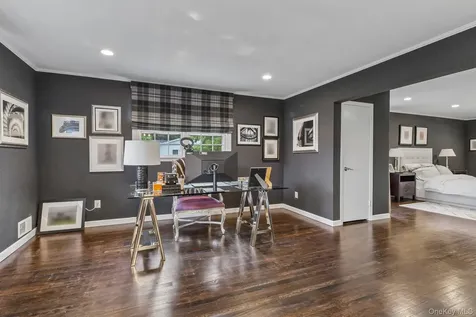 1 Lakeville Court Roslyn NY 11576