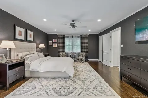 1 Lakeville Court East Hills NY 11576