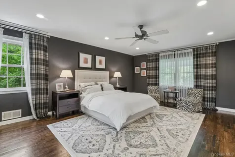1 Lakeville Court East Hills NY 11576