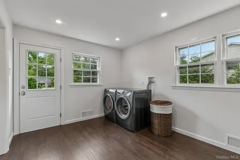 1 Lakeville Court Roslyn NY 11576