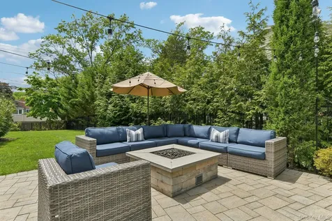 1 Lakeville Court East Hills NY 11576