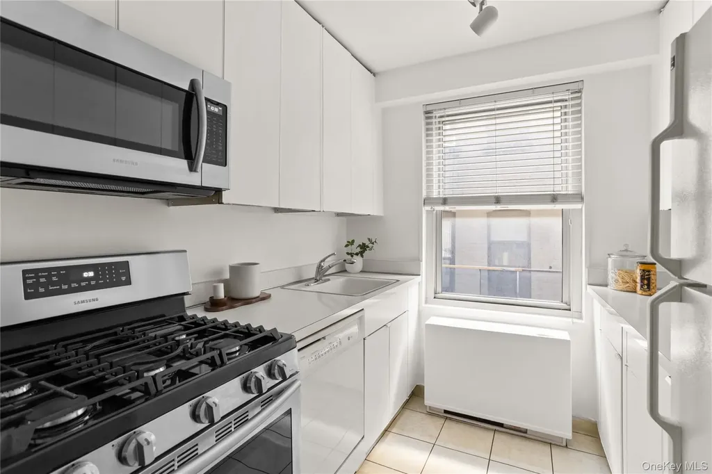 370 E 76th Street New York (manhattan) NY 10021