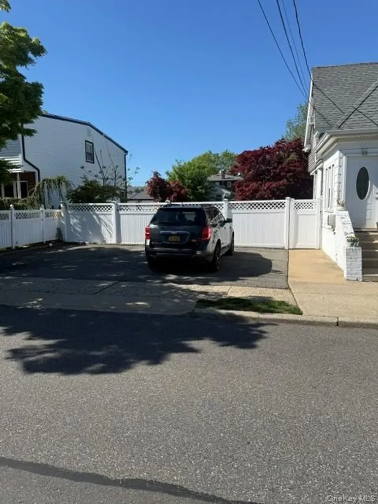 38 Grant Avenue Bethpage NY 11714
