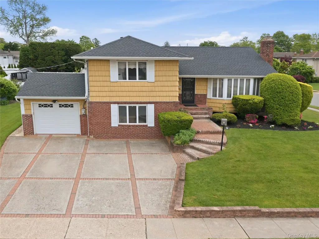 70 Polo Road Massapequa NY 11758