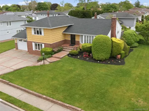 70 Polo Road Massapequa NY 11758