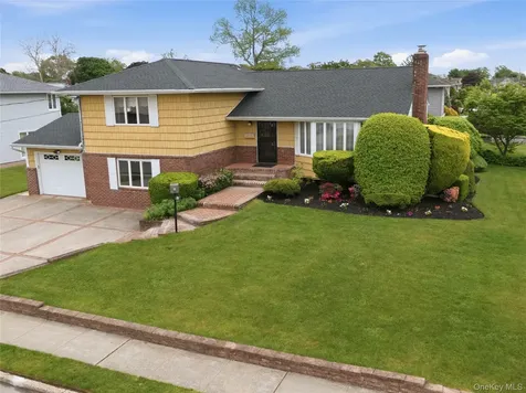 70 Polo Road Massapequa NY 11758