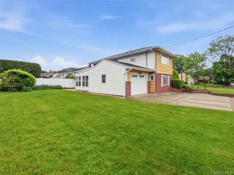 70 Polo Road Massapequa NY 11758