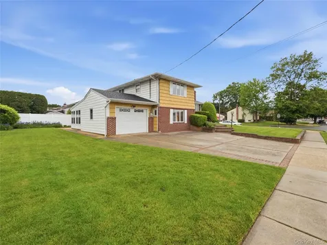 70 Polo Road Massapequa NY 11758