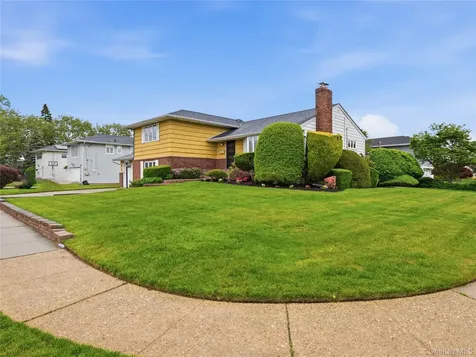 70 Polo Road Massapequa NY 11758