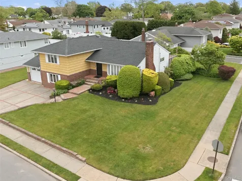 70 Polo Road Massapequa NY 11758