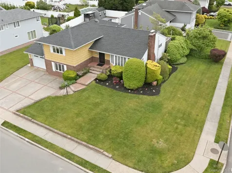 70 Polo Road Massapequa NY 11758