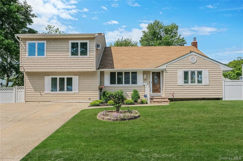 59 Maybrook Road North Babylon NY 11703