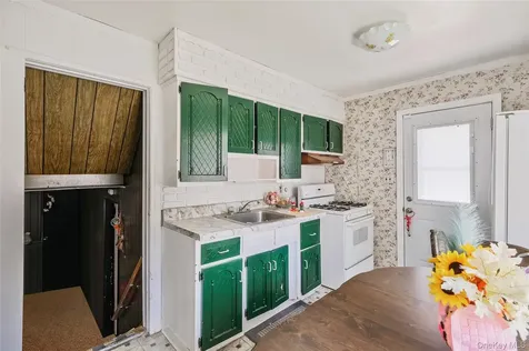 59 Maybrook Road North Babylon NY 11703