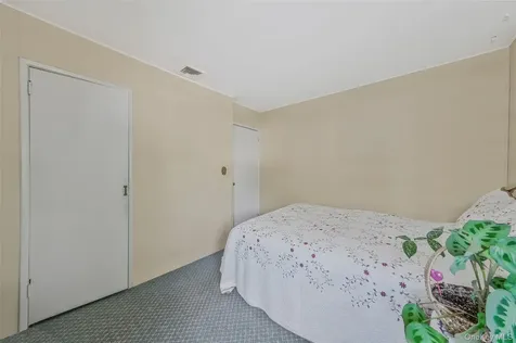 59 Maybrook Road North Babylon NY 11703