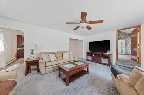 59 Maybrook Road North Babylon NY 11703