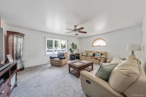 59 Maybrook Road North Babylon NY 11703