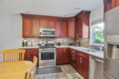59 Maybrook Road North Babylon NY 11703