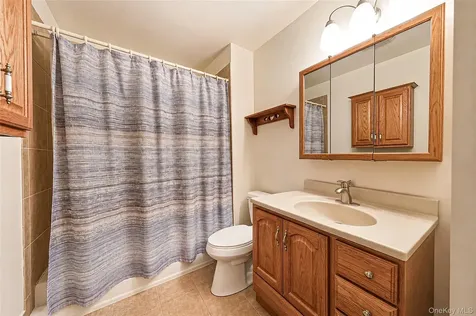 59 Maybrook Road North Babylon NY 11703