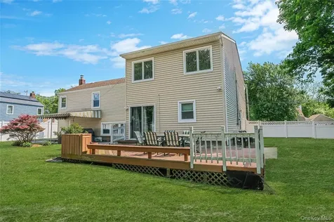 59 Maybrook Road North Babylon NY 11703