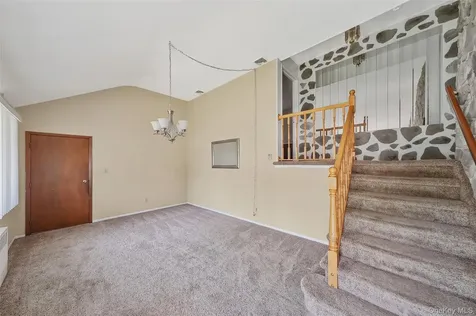 59 Maybrook Road North Babylon NY 11703