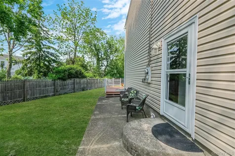 59 Maybrook Road North Babylon NY 11703