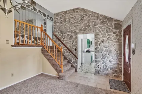 59 Maybrook Road North Babylon NY 11703