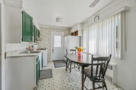 59 Maybrook Road North Babylon NY 11703