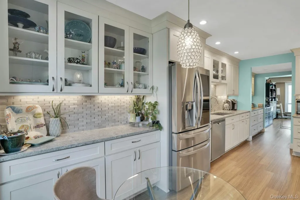 188 Pond View Lane Smithtown NY 11787