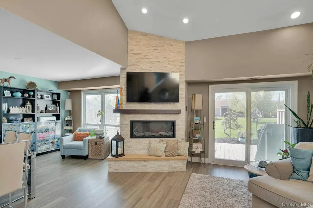 188 Pond View Lane Smithtown NY 11787