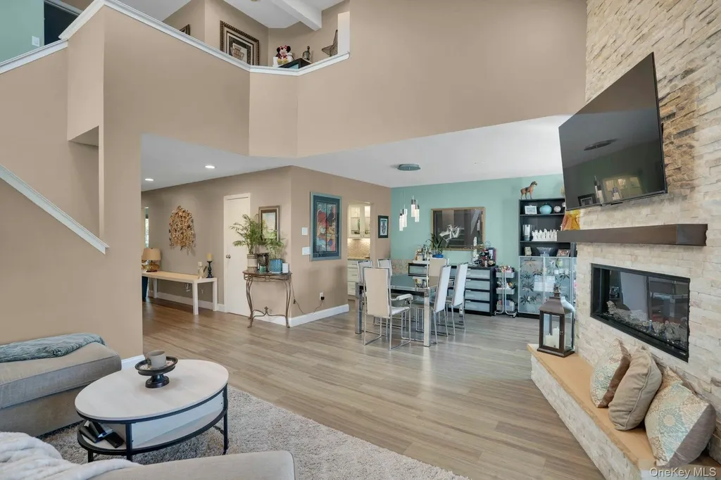 188 Pond View Lane Smithtown NY 11787