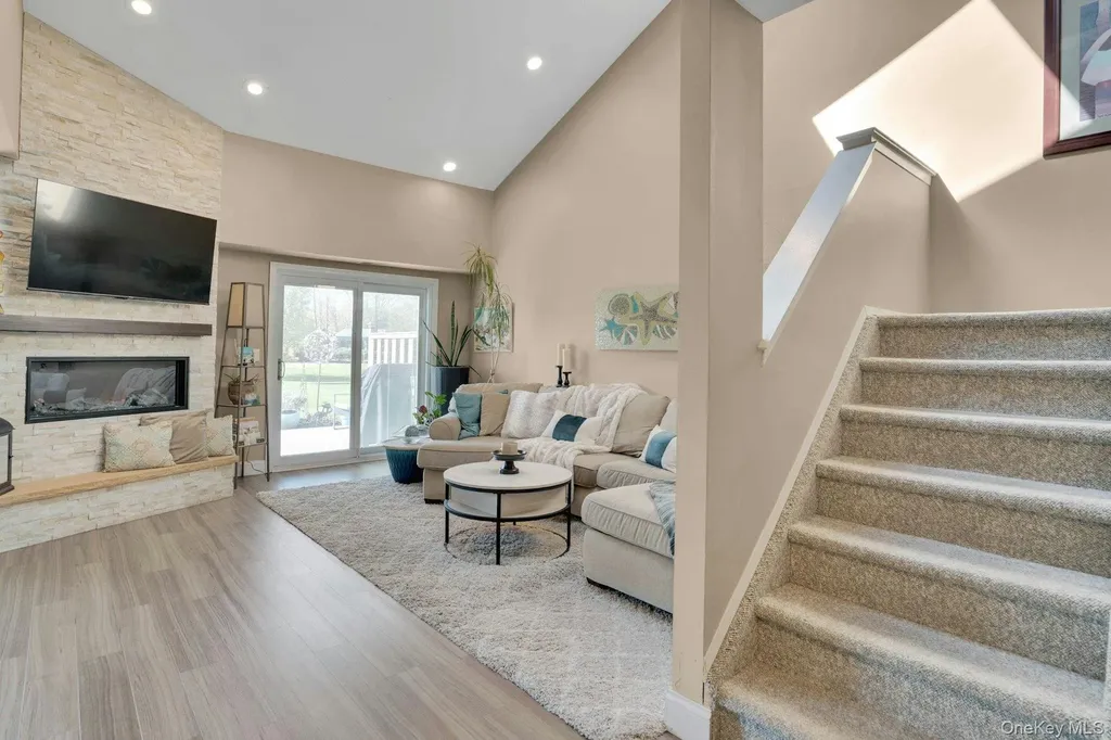 188 Pond View Lane Smithtown NY 11787