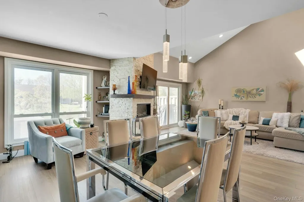 188 Pond View Lane Smithtown NY 11787
