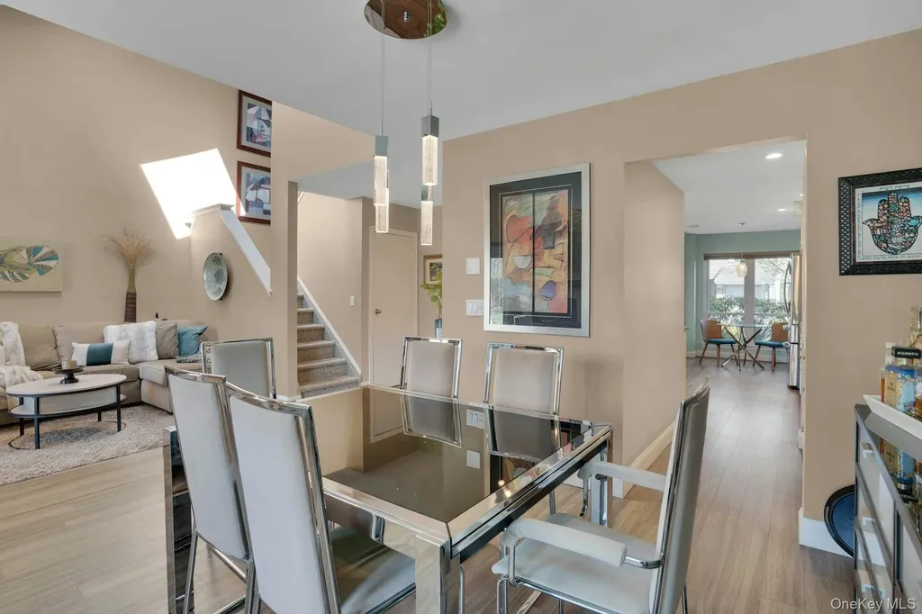 188 Pond View Lane Smithtown NY 11787