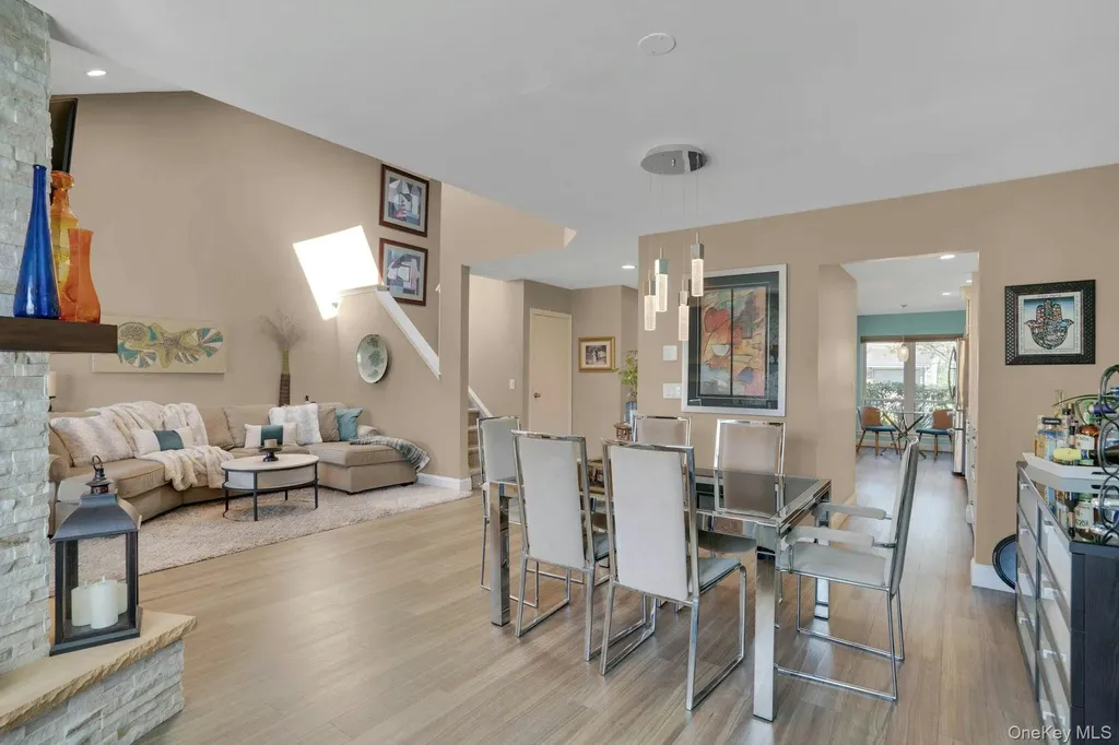 188 Pond View Lane Smithtown NY 11787