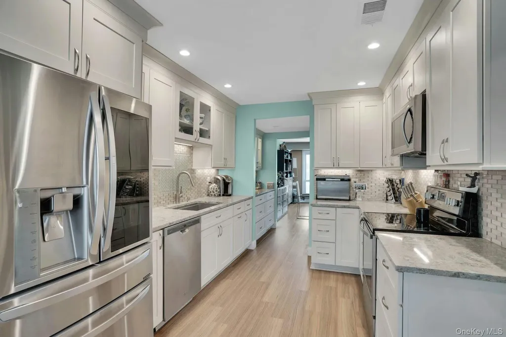 188 Pond View Lane Smithtown NY 11787