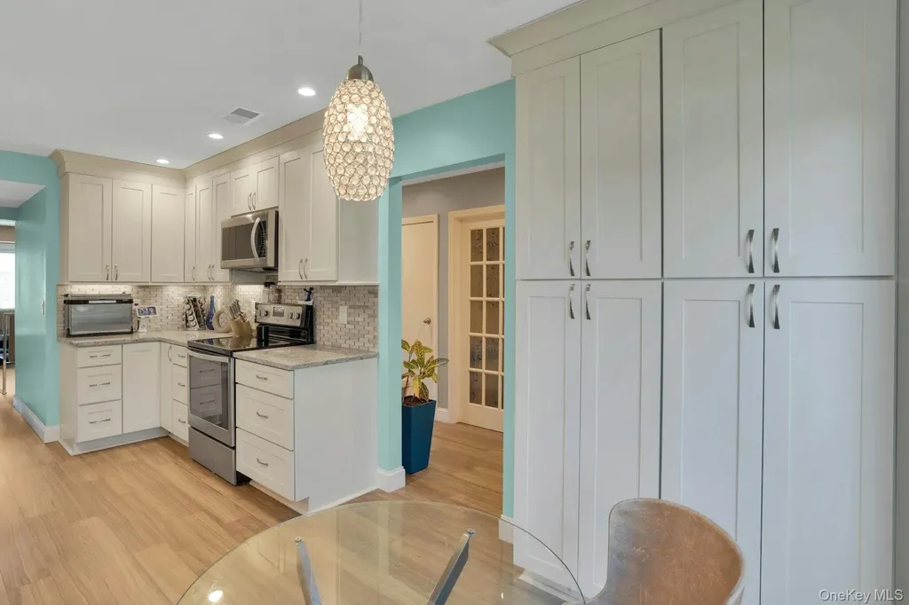 188 Pond View Lane Smithtown NY 11787