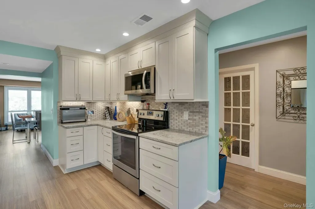 188 Pond View Lane Smithtown NY 11787
