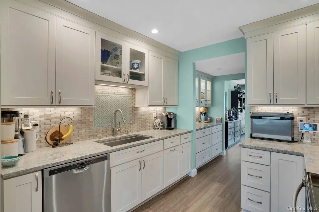 188 Pond View Lane Smithtown NY 11787