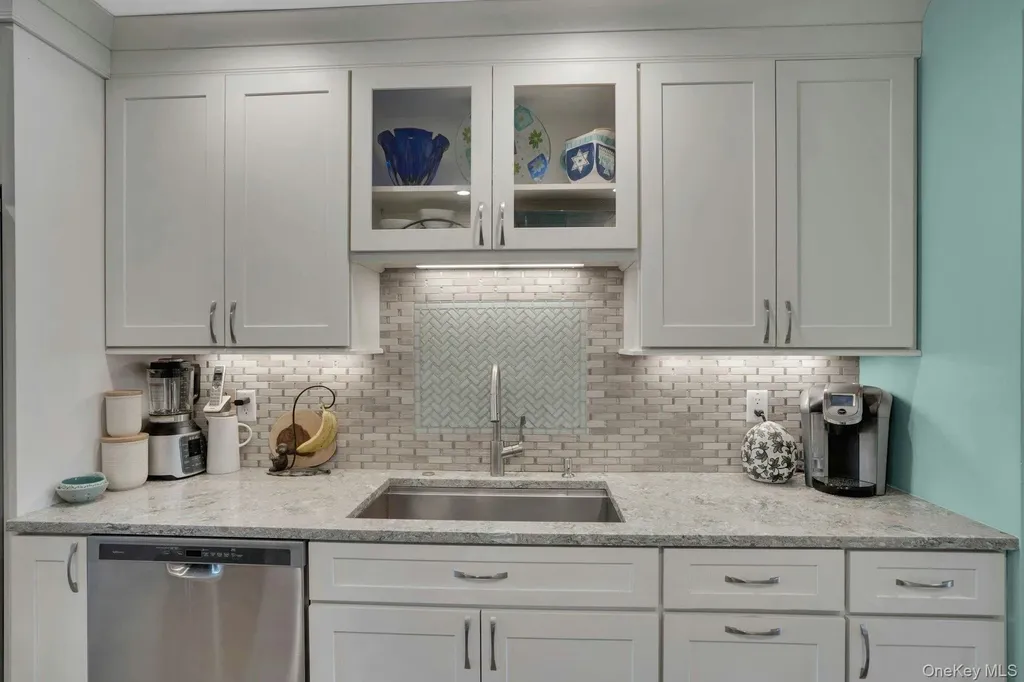 188 Pond View Lane Smithtown NY 11787