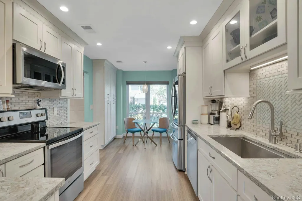 188 Pond View Lane Smithtown NY 11787