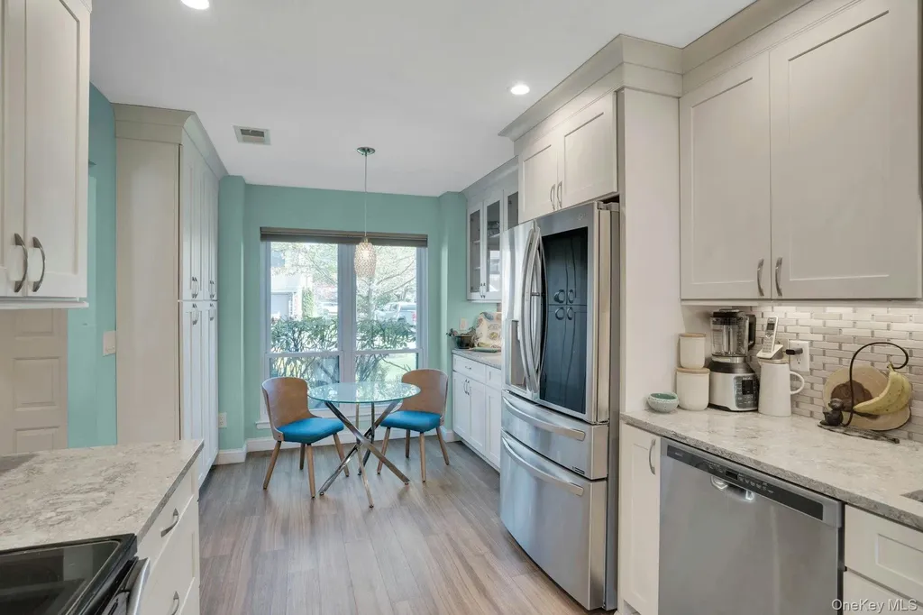 188 Pond View Lane Smithtown NY 11787